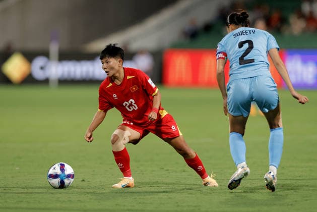 SOCCER ASIAN CUP VIETNAM INDIA, Nguyen Thi Bich Thuy of Vietnam under pressure from Sweety Devi Ngangbam of India during the AFC Women™s Asian Cup Group C match between Vietnam and India at HBF Park in Perth, Wednesday, March 4, 2026. ( NO ARCHIVING, EDITORIAL USE ONLY PERTH WESTERN AUSTRALIA AUSTRALIA  Copyright: xRICHARDxWAINWRIGHTx 20260304127165280571