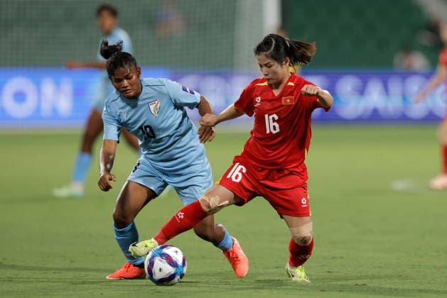 SOCCER ASIAN CUP VIETNAM INDIA, Duong Thi Van of Vietnam is tackled by Pyari Xaxa of India during the AFC Women™s Asian Cup Group C match between Vietnam and India at HBF Park in Perth, Wednesday, March 4, 2026. ( NO ARCHIVING, EDITORIAL USE ONLY PERTH WESTERN AUSTRALIA AUSTRALIA  Copyright: xRICHARDxWAINWRIGHTx 20260304159042526431