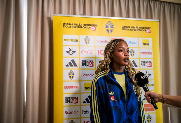 260304 Evelyn Ijeh during a mixed zone with the national women s football team of Sweden on March 4, 2026 in Reggio Calabria Photo Ludvig Thunman BILDBYRAN code LT LT0781 fotboll football soccer fotball vm kval kval fifa womens world cup qualifier qualifier mixed zone sverige sweden dam bbeng sverige sweden  Copyright: LUDVIGxTHUNMAN BB260304LT020
