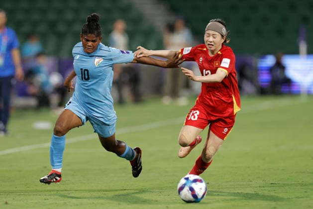 SOCCER ASIAN CUP VIETNAM INDIA, Pyari Xaxa of India and Le Thi Diem My of Vietnam compete for the ball during the AFC Women™s Asian Cup Group C match between Vietnam and India at HBF Park in Perth, Wednesday, March 4, 2026. ( NO ARCHIVING, EDITORIAL USE ONLY PERTH WESTERN AUSTRALIA AUSTRALIA  Copyright: xRICHARDxWAINWRIGHTx 20260304158950433330