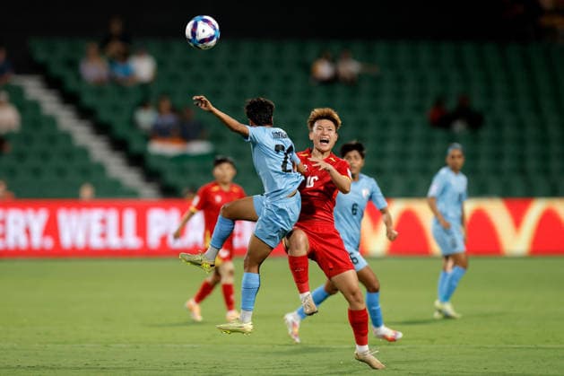 SOCCER ASIAN CUP VIETNAM INDIA, Sanfida Nongrum of India and Tran Thi Hai Linh of Vietnam compete for the ball during the AFC Women™s Asian Cup Group C match between Vietnam and India at HBF Park in Perth, Wednesday, March 4, 2026. ( NO ARCHIVING, EDITORIAL USE ONLY PERTH WESTERN AUSTRALIA AUSTRALIA  Copyright: xRICHARDxWAINWRIGHTx 20260304168274160520