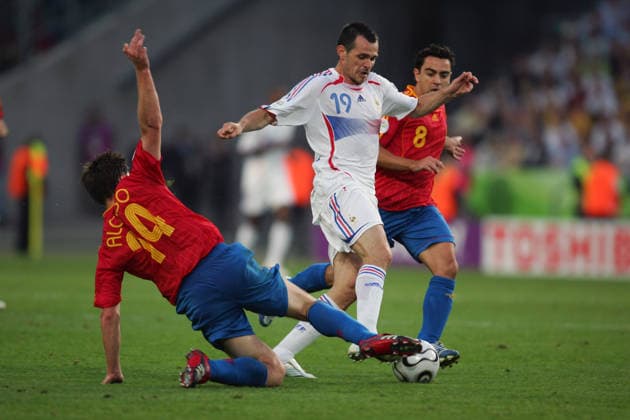 Jun 27, 2006; Hannover, Germany; FIFA World Cup, WM, Weltmeisterschaft, Fussball 2006 : Xabi Alonso and Hernandez Xavi of Spain and Willy Sagnol of France. Mandatory Credit: Photo by Matthew Ashton ZUMA Press. ( ) Copyright 2006 by Matthew Ashton Hannover Germany Copyright: xMatthewxAshtonx
