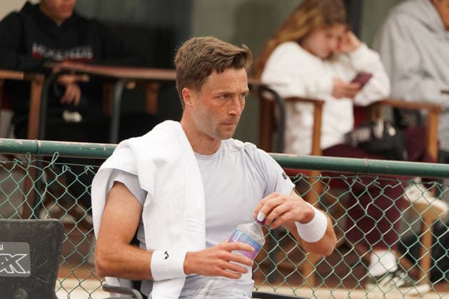 RECORD DATE NOT STATED ITF M25 Faro Men s Singles Tennis Tournament - 1st Round - Liam Broady (GBR) vs Francisco Rocha (POR), Faro, Portugal. March 4th, 2026. Clube de Tenis de Faro, Faro, Portugal. Liam Broady of Great Britain during a break at the ITF M25 Faro Men s Singles Tennis Tournament 1st Round match versus Francisco Rocha of Portugal, played in hard court with Wilson Roland Garros All Court Deca (Type 2) balls. Credit: Nuno Pires Veloso Alamy Live News. Copyright: xx
