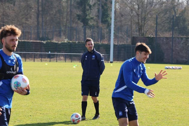 04 03 2026, xrekx, Soccer 2 Bundesliga, Karlsruher SC Training v l Christian Eichner Trainer Karlsruher SC DFL DFB REGULATIONS PROHIBIT ANY USE OF PHOTOGRAPHS as IMAGE SEQUENCES and or QUASI VIDEO Karlsruhe