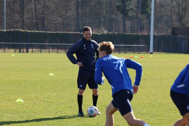 04 03 2026, xrekx, Soccer 2 Bundesliga, Karlsruher SC Training v l Christian Eichner Trainer Karlsruher SC DFL DFB REGULATIONS PROHIBIT ANY USE OF PHOTOGRAPHS as IMAGE SEQUENCES and or QUASI VIDEO Karlsruhe