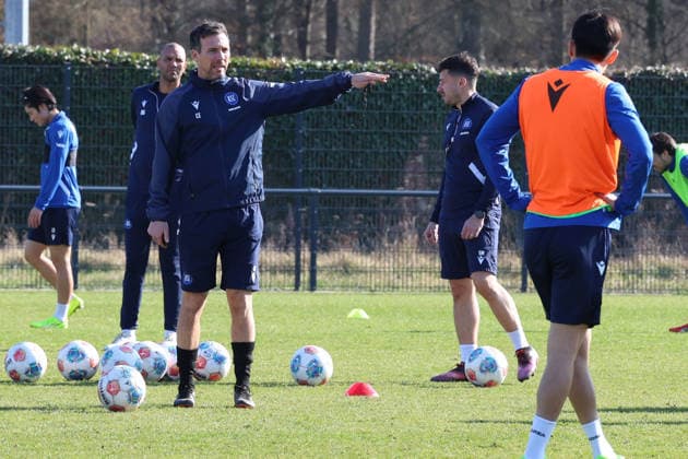 04 03 2026, xrekx, Soccer 2 Bundesliga, Karlsruher SC Training v l Christian Eichner Trainer Karlsruher SC DFL DFB REGULATIONS PROHIBIT ANY USE OF PHOTOGRAPHS as IMAGE SEQUENCES and or QUASI VIDEO Karlsruhe