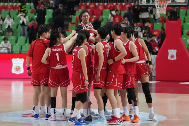 (260304) -- CHANGSHA, March 4, 2026 -- Players of China celebrate after winning a warm-up match between China and Brazil in Changsha, central China s Hunan Province, on March 4, 2026. ) (SP)CHINA-CHANGSHA-BASKETBALL-WARM UP MATCH-CHN VS BRA(CN) ChenxZhenhai 