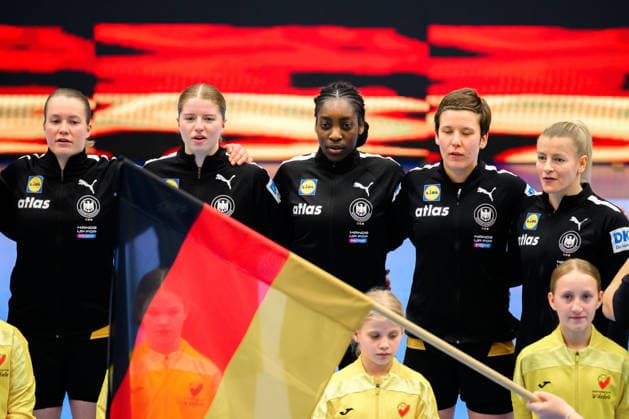 Handball, Women European Championship Qualification, Slovenia Germany, 2nd Round, Group 3, 3rd Matchday from left Lisa Antl Germany , Nina Engel Germany , Farrelle Njinkeu Germany , Alina Grijseels Germany , Antje Döll Doell Germany Celje Slovenia