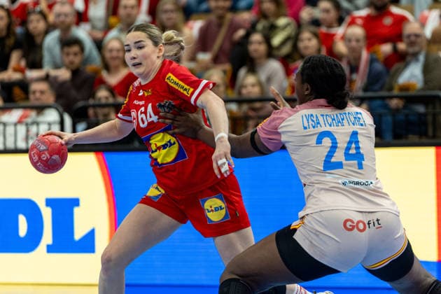 HANDBALL - EHF EURO Quali, AUT vs ESP VIENNA,AUSTRIA,04.MAR.26 - HANDBALL - EHF Women s European Championship, EM, Europameisterschaft qualification, OEHB international match, Länderspiel, Nationalmannschaft Austria vs Spain. Image shows Ana Pandza (AUT) and Lysa Tchaptchet Defo (ESP).  GEPAxpictures xPhilippxBrem