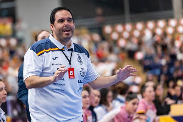 HANDBALL - EHF EURO Quali, AUT vs ESP VIENNA,AUSTRIA,04.MAR.26 - HANDBALL - EHF Women s European Championship, EM, Europameisterschaft qualification, OEHB international match, Länderspiel, Nationalmannschaft Austria vs Spain. Image shows head coach Joaqu’n Rocamora (ESP).  GEPAxpictures xPhilippxBrem