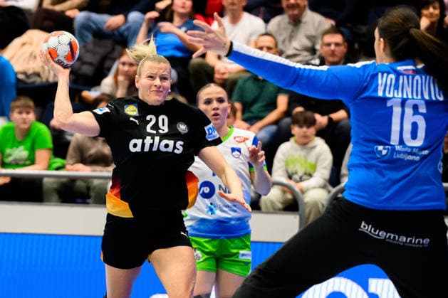 Handball, Women European Championship Qualification, Slovenia Germany, 2nd round, Group 3, 3rd matchday from left Antje Döll Doell Germany , Goalkeeper Maja Vojnovic Slovenia Celje Slovenia