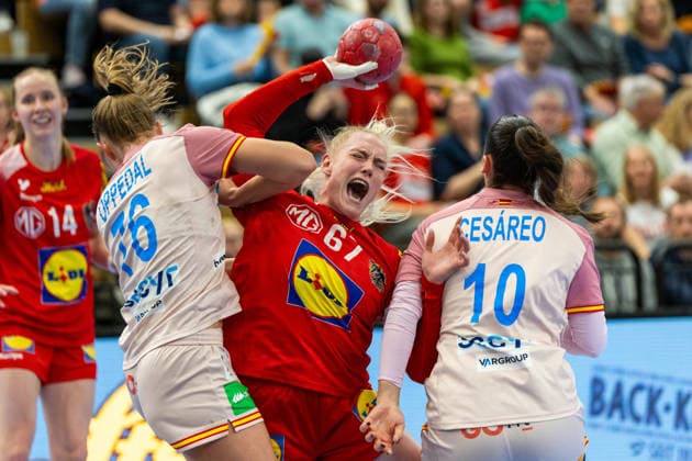 HANDBALL - EHF EURO Quali, AUT vs ESP VIENNA,AUSTRIA,04.MAR.26 - HANDBALL - EHF Women s European Championship, EM, Europameisterschaft qualification, OEHB international match, Länderspiel, Nationalmannschaft Austria vs Spain. Image shows Lisa Oppedal Weichbrodt (ESP), Johanna Reichert (AUT) and Elisabet Cesareo Romero (ESP).  GEPAxpictures xPhilippxBrem