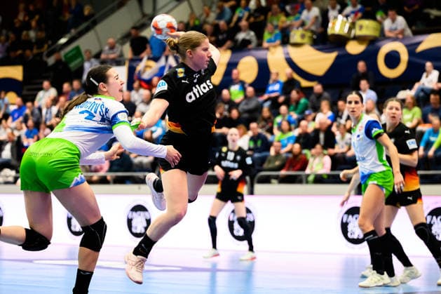 Handball, Womens European Championship Qualification, Slovenia Germany, 2nd round, Group 3, 3rd matchday from left Ivona Barukcic Slovenia , Nina Engel Germany Celje Slovenia