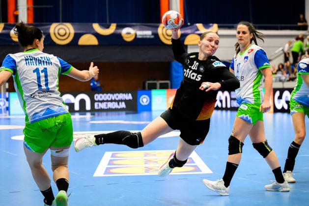 Handball, Women European Championship Qualification, Slovenia Germany, 2nd round, Group 3, 3rd matchday from left Ema Hrvatin Slovenia , Nieke Kühne Kuehne Germany , Natasa Ljepoja Slovenia Celje Slovenia