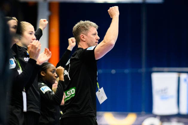 Handball, Womens European Championship Qualification, Slovenia Germany, 2nd round, Group 3, Matchday 3 Coach Markus Gaugisch Germany Cheers Joy Emotion Celje Slovenia