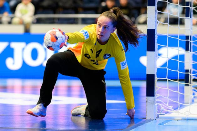 Handball, Women EM Qualification, Slovenia Germany, 2 Round, Group 3, 3 Matchday Goalkeeper Sarah Wachter Germany Celje Slovenia