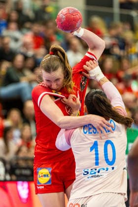 HANDBALL - EHF EURO Quali, AUT vs ESP VIENNA,AUSTRIA,04.MAR.26 - HANDBALL - EHF Women s European Championship, EM, Europameisterschaft qualification, OEHB international match, Länderspiel, Nationalmannschaft Austria vs Spain. Image shows Klara Schlegel (AUT) and Elisabet Cesareo Romero (ESP).  GEPAxpictures xPhilippxBrem