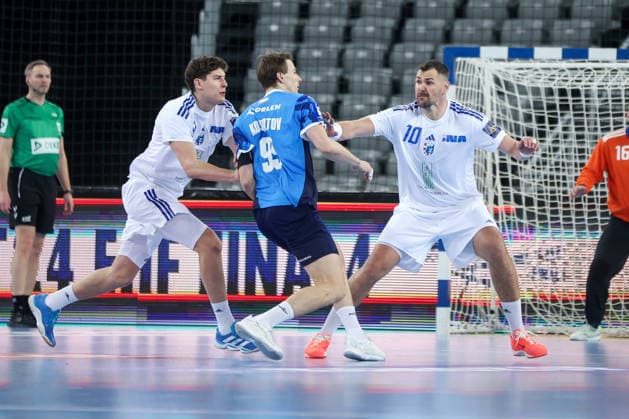 HC Zagreb v Orlen Wisla Plock - EHF Champions League Sergei Mark Kosorotov (C) in action against Luka Lovre Klarica (L) of HC Zagreb and Jakov Gojun (R) of HC Zagreb during the EHF Champions League match between HC Zagreb and Orlen Wisla Plock at Arena Zagreb on March 4, 2026 in Zagreb, Croatia.  MatijaxHabljak PIXSELL