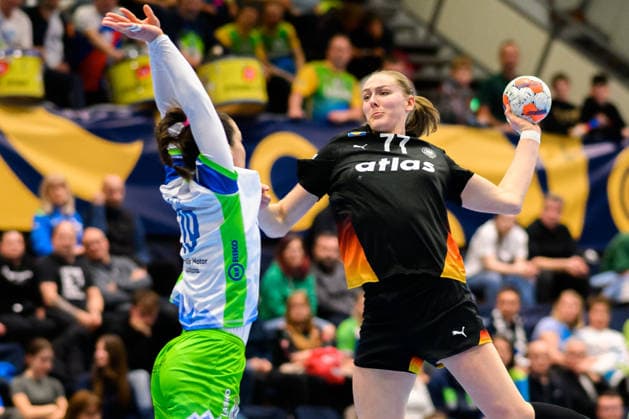Handball, Womens European Championship Qualification, Slovenia Germany, 2nd round, Group 3, 3rd matchday from left Spela Bajc Slovenia , Viola Leuchter Germany Celje Slovenia