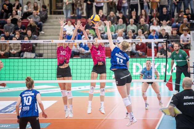 Pauline Martin Allianz MTV Stuttgart, 11 vs Laura Broekstra VC Wiesbaden, 10 and Cayetana Lopez Rey VC Wiesbaden, 02 GER, Allianz MTV Stuttgart VC Wiesbaden, Volleyball Bundesliga, VBL, 2025 2026 season, 04 03 2026 GER, Allianz MTV Stuttgart VC Wiesbaden, Volleyball Bundesliga, VBL, 2025 2026 season, 04 03 2026 Stuttgart Copyright: xSandyxDinkelackerx EP_SDR