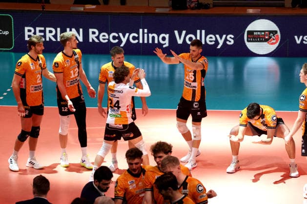DEU, CEV Cup, BR Volleys vs Picenza Volleys, 04 03 2026, Max Schmeling Halle, Berlin, DEU, CEV Cup, BR Volleys vs Picenza Volleys, in the picture BR Volleys players circle, Kyle Dagostino BR Volleys 24 nordphotoxGmbHx xEngler nph00076