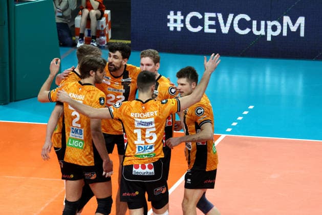 DEU, CEV Cup, BR Volleys vs Picenza Volleys, 04 03 2026, Max Schmeling Halle, Berlin, DEU, CEV Cup, BR Volleys vs Picenza Volleys, in the picture BR Volleys players circle nordphotoxGmbHx xEngler nph00076