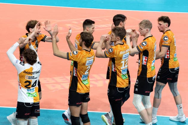 DEU, CEV Cup, BR Volleys vs Picenza Volleys, 04 03 2026, Max Schmeling Halle, Berlin, DEU, CEV Cup, BR Volleys vs Picenza Volleys, in the picture BR Volleys players circle nordphotoxGmbHx xEngler nph00076