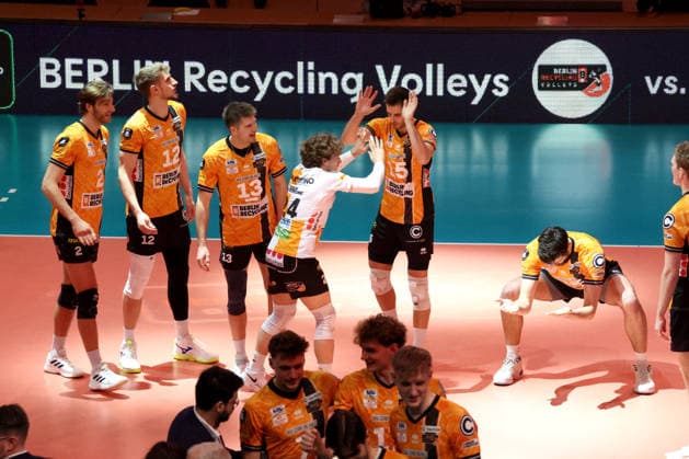 DEU, CEV Cup, BR Volleys vs Picenza Volleys, 04 03 2026, Max Schmeling Halle, Berlin, DEU, CEV Cup, BR Volleys vs Picenza Volleys, in the picture BR Volleys players circle, Kyle Dagostino BR Volleys 24 nordphotoxGmbHx xEngler nph00076