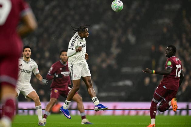 Fulham v West Ham United, Premier League Fulham forward Samuel Chukwueze (19) heads the ball during the Premier League match between Fulham and West Ham United at Craven Cottage, London, UK on 4 March 2026. London Craven Cottage Greater London UK Editorial use only DataCo restrictions apply See www.football-dataco.com , Copyright: xDennisxGoodwinx PSI-23837-0011