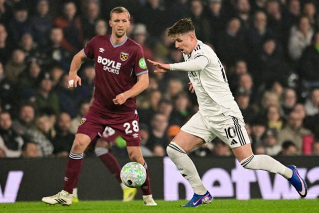 Fulham v West Ham United, Premier League Fulham midfielder Tom Cairney (10) under pressure from West Ham United midfielder Tomas Soucek (28) during the Premier League match between Fulham and West Ham United at Craven Cottage, London, UK on 4 March 2026. London Craven Cottage Greater London UK Editorial use only DataCo restrictions apply See www.football-dataco.com , Copyright: xDennisxGoodwinx PSI-23837-0012