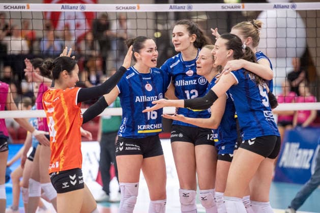 Yurika Bamba Allianz MTV Stuttgart, 04 , Mikala Mogensen Allianz MTV Stuttgart, 16 , Lucia Varela Gomez Allianz MTV Stuttgart, 12 , Antonia Stautz Allianz MTV Stuttgart, 06 , Pauline Martin Allianz MTV Stuttgart, 11 , Lydia Grote Allianz MTV Stuttgart, 05 , vlnr Cheering, joy after home win against VC Wiesbaden GER, Allianz MTV Stuttgart VC Wiesbaden, Volleyball Bundesliga, VBL, season 2025 2026, 04 03 2026 GER, Allianz MTV Stuttgart VC Wiesbaden, Volleyball Bundesliga, VBL, season 2025 2026, 04 03 2026 Stuttgart Copyright: xSandyxDinkelackerx EP_SDR