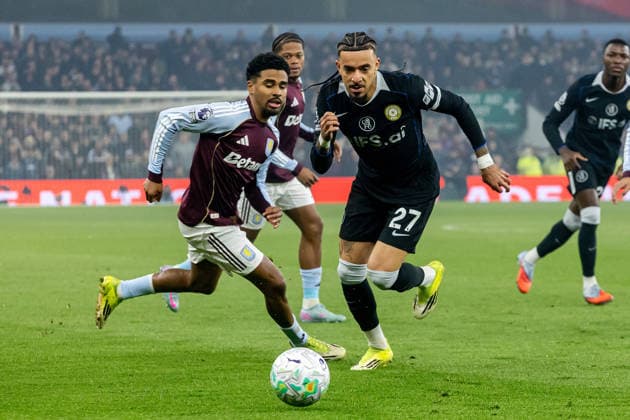 Aston Villa v Chelsea, Premier League Chelsea defender Malo Gusto (27) chases ball during the Premier League match between Aston Villa and Chelsea at Villa Park, Birmingham, UK on 4 March 2026. Birmingham Villa Park West Midlands UK Editorial use only DataCo restrictions apply See www.football-dataco.com , Copyright: xManjitxNarotrax PSI-23838-0012
