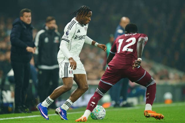 Fulham v West Ham United, Premier League Samuel Chukwueze of Fulham under pressure from El Hadji Malick Diouf of West Ham United during the Fulham v West Ham United Premier League match at Craven Cottage, London, England on 3 March 2026 Credit: Dylan Hepworth Every Second Media Editorial use only. All images are copyright Every Second Media Limited. No images may be reproduced without prior permission. All rights reserved. Premier League and Football League images are subject to licensing agreements with Football DataCo Limited. see https: www.football-dataco.com Copyright: xIMAGO EveryxSecondxMediax ESM-1839-0025 DylanxHepworthx xEveryxSecondxMediax