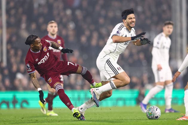 Fulham gegen West Ham United 04 März 2026, London Premier League Fußball Fulham gegen West Ham United Crysencio Summerville von West Ham United und Raul Jimenez von Fulham Foto Jacques Feeney Abseits London UK  Copyright: xJacquesxFeeneyx xOffsidexOffside