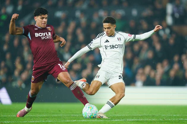 Fulham v West Ham United, Premier League Joshua King of Fulham being fouled by Mateus Fernandes of West Ham United during the Fulham v West Ham United Premier League match at Craven Cottage, London, England on 3 March 2026 Credit: Dylan Hepworth Every Second Media Editorial use only. All images are copyright Every Second Media Limited. No images may be reproduced without prior permission. All rights reserved. Premier League and Football League images are subject to licensing agreements with Football DataCo Limited. see https: www.football-dataco.com Copyright: xIMAGO EveryxSecondxMediax ESM-1839-0031 DylanxHepworthx xEveryxSecondxMediax