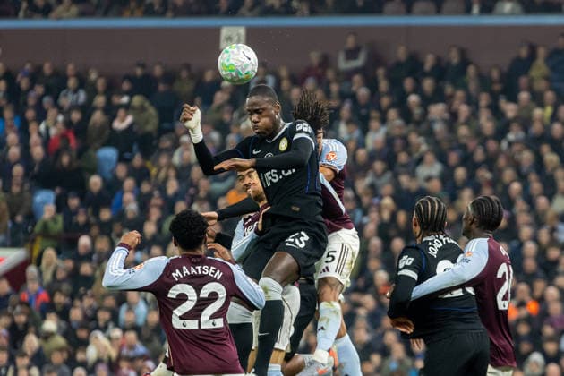 Aston Villa v Chelsea, Premier League Chelsea defender Trevoh Chalobah (23) heads the ball during the Premier League match between Aston Villa and Chelsea at Villa Park, Birmingham, UK on 4 March 2026. Birmingham Villa Park West Midlands UK Editorial use only DataCo restrictions apply See www.football-dataco.com , Copyright: xManjitxNarotrax PSI-23838-0030