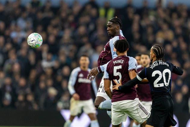Aston Villa v Chelsea, Premier League Aston Villa midfielder Amadou Onana (24) heads the ball away during the Premier League match between Aston Villa and Chelsea at Villa Park, Birmingham, UK on 4 March 2026. Birmingham Villa Park West Midlands UK Editorial use only DataCo restrictions apply See www.football-dataco.com , Copyright: xManjitxNarotrax PSI-23838-0035