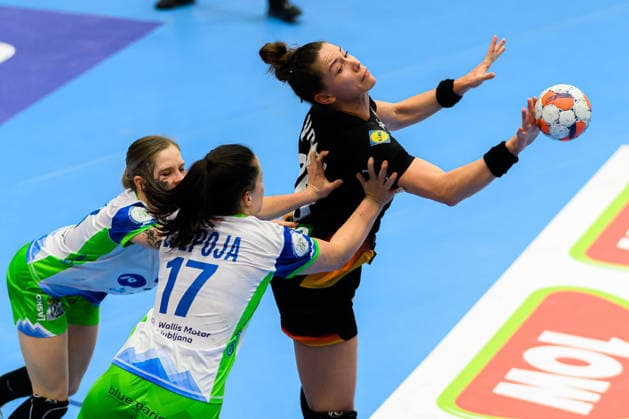 Handball, Womens European Championship Qualification, Slovenia Germany, 2nd round, Group 3, 3rd matchday from left Natasa Ljepoja Slovenia , Emily Vogel Germany Celje Slovenia
