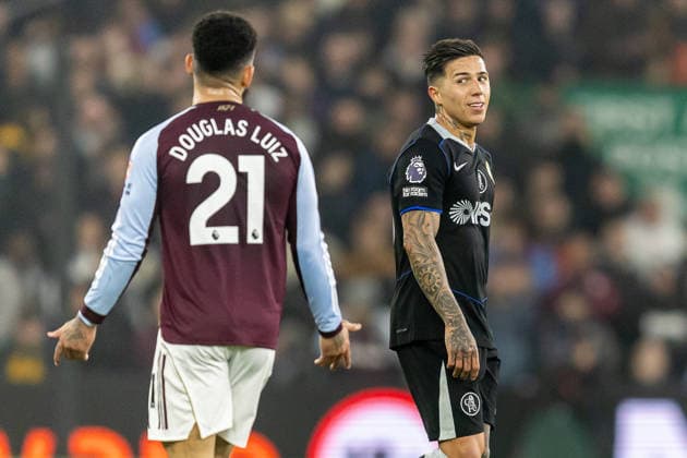 Aston Villa v Chelsea, Premier League Chelsea midfielder Enzo Fernandez (8) looks towards Aston Villa midfielder Douglas Luiz (21) during the Premier League match between Aston Villa and Chelsea at Villa Park, Birmingham, UK on 4 March 2026. Birmingham Villa Park West Midlands UK Editorial use only DataCo restrictions apply See www.football-dataco.com , Copyright: xManjitxNarotrax PSI-23838-0047
