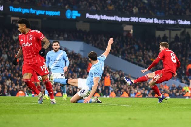 Elliot Anderson of Nottingham Forest scores to make it 2-2 and celebrates Manchester City v Nottingham Forest, Premier League, Football, Etihad Stadium, Manchester, UK - 04 Mar 2026Manchester Etihad Stadium United Kingdom EDITORIAL USE ONLY No use with unauthorised audio, video, data, fixture lists, club league logos or live services. Online in-match use limited to 120 images, no video emulation. No use in betting, games or single club league player publications.  Copyright: xPaulxCurrie Shutterstockx 16720019bq