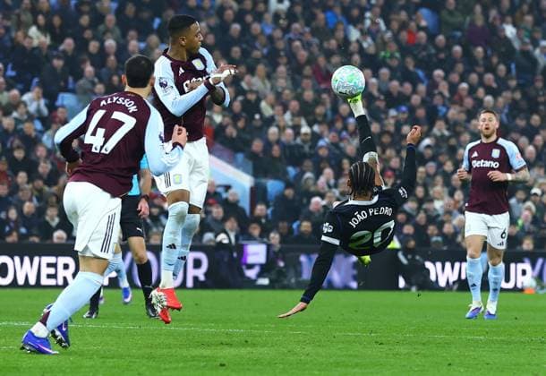 Joao Pedro of Chelsea overhead kick Aston Villa v Chelsea, Premier League, Football, Villa Park, Birmingham, UK - 04 Mar 2026Birmingham Villa Park United Kingdom EDITORIAL USE ONLY No use with unauthorised audio, video, data, fixture lists, club league logos or live services. Online in-match use limited to 120 images, no video emulation. No use in betting, games or single club league player publications.  Copyright: xMattxWest Shutterstockx 16720016an