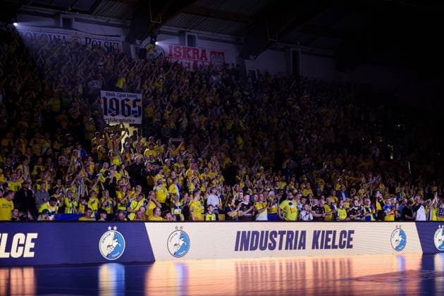 Kielce 04.03.2026. Pilka reczna EHF Liga Mistrzow sezon 2025 2026 kolejka 13 mecz: Industria Kielce - Sporting Lizbona --- Handball EHF Champions League season 2025 2026 round 13 match between Industria Kielce and Sporting Lisbon in Kielce, Poland Persons Shown : Kibice fans Fot. Igor Jakubowski Arena Akcji NEWSPIX.PL --- newspix.pl 