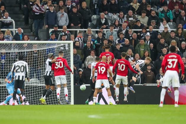 Newcastle United v Manchester United, ManU Premier League Casemiro Of Manchester United (blocked by Mainoo) scores a GOAL 1-1 during the Newcastle United v Manchester United Premier League match at St. James Park, Newcastle Upon Tyne, England on 4 March 2026 Credit: Lee Keuneke Every Second Media Editorial use only. All images are copyright Every Second Media Limited. No images may be reproduced without prior permission. All rights reserved. Premier League and Football League images are subject to licensing agreements with Football DataCo Limited. see https: www.football-dataco.com Copyright: xIMAGO EveryxSecondxMediax ESM-1838-0037 LeexKeunekex xEveryxSecondxMediax