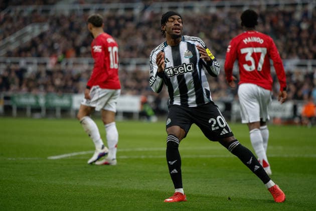 Newcastle United v Manchester United, ManU Premier League Anthony Elanga of Newcastle United shot goes narrowly wide during the Premier League match between Newcastle United and Manchester United at St. James s Park, Newcastle, UK on 4 March 2026. Newcastle St. James s Park Tyne and Wear UK Editorial use only DataCo restrictions apply See www.football-dataco.com , Copyright: xCraigxCowanx PSI-23835-0059