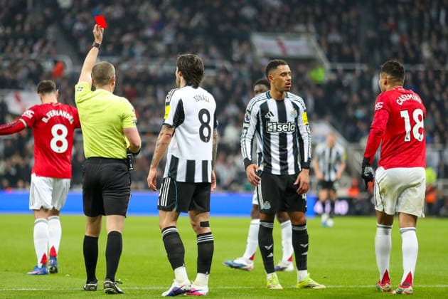 Newcastle United v Manchester United, ManU Premier League Jacob Ramsey Of Newcastle United is shown a second yellow card and is given a is shown a red card for diving during the Newcastle United v Manchester United Premier League match at St. James Park, Newcastle Upon Tyne, England on 4 March 2026 Credit: Lee Keuneke Every Second Media Editorial use only. All images are copyright Every Second Media Limited. No images may be reproduced without prior permission. All rights reserved. Premier League and Football League images are subject to licensing agreements with Football DataCo Limited. see https: www.football-dataco.com Copyright: xIMAGO EveryxSecondxMediax ESM-1838-0057 LeexKeunekex xEveryxSecondxMediax