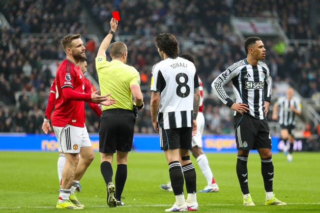 Newcastle United v Manchester United, ManU Premier League Jacob Ramsey Of Newcastle United is shown a second yellow card and is given a is shown a red card for diving during the Newcastle United v Manchester United Premier League match at St. James Park, Newcastle Upon Tyne, England on 4 March 2026 Credit: Lee Keuneke Every Second Media Editorial use only. All images are copyright Every Second Media Limited. No images may be reproduced without prior permission. All rights reserved. Premier League and Football League images are subject to licensing agreements with Football DataCo Limited. see https: www.football-dataco.com Copyright: xIMAGO EveryxSecondxMediax ESM-1838-0058 LeexKeunekex xEveryxSecondxMediax