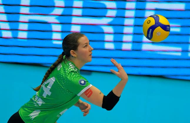 04 03 2026, Münsters Brianna Ford serving, Volleyball, Bundesliga, Dresdner SC USC Münster, c Dresden