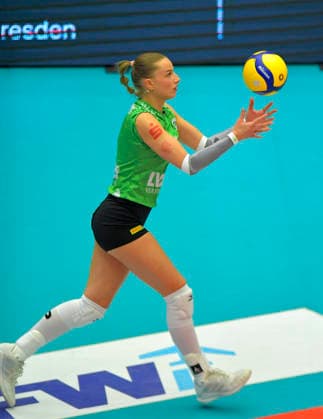 04 03 2026, Münsters Elena Kömmling on the ball, Volleyball, Bundesliga, Dresdner SC USC Münster, c Dresden