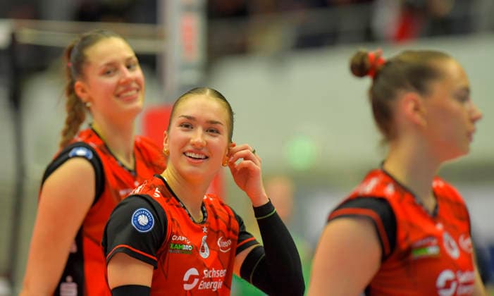 04 03 2026, Dresdens Mette Pfeffer, Dresdens Emma Grome and Dresdens Lorena Lorber Fijok, Volleyball, Bundesliga, Dresdner SC USC Münster, c Dresden