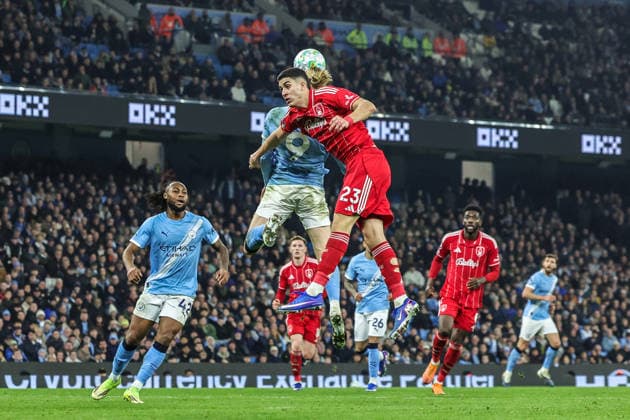 Manchester City v Nottingham Forest - Premier League Jair Cunha of Nottingham Forest jumps to win the high ball from Erling Haaland of Manchester City during the Premier League match between Manchester City and Nottingham Forest at Etihad Stadium in Manchester, United Kingdom, on March 4, 2026. Manchester Greater Manchester United, ManU Kingdom  Copyright: xNewsxImagesx originalFilename:cosgrove-premierl260304_np9Zy.jpg